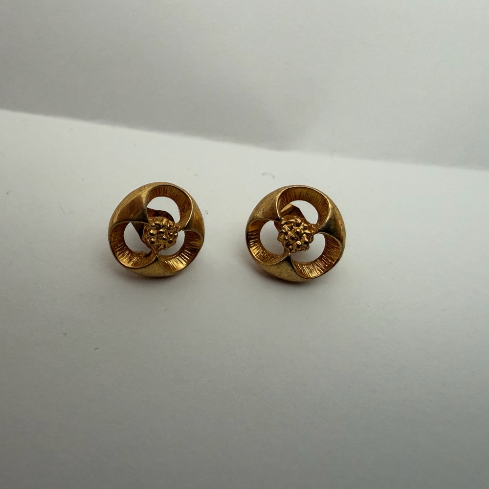 Vintage Gold toned Flower Stud Earrings